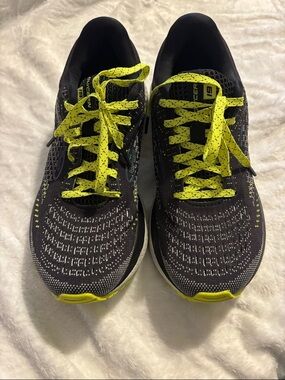 Women’s Black and Neon Yellow Running Shoes. Brooks Glycerin 19 1203431B050